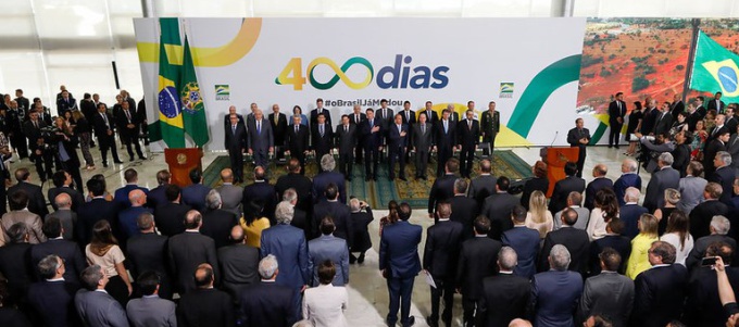 400 dias de governo e Bolsonaro diz: “Temos como mudar o destino do Brasil”.