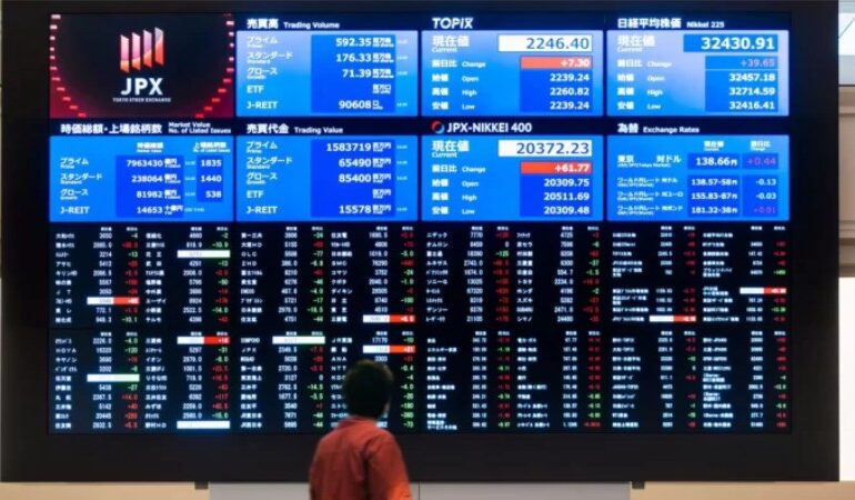 Nikkei Desaba 12.4% Maior Tombo Desde 87