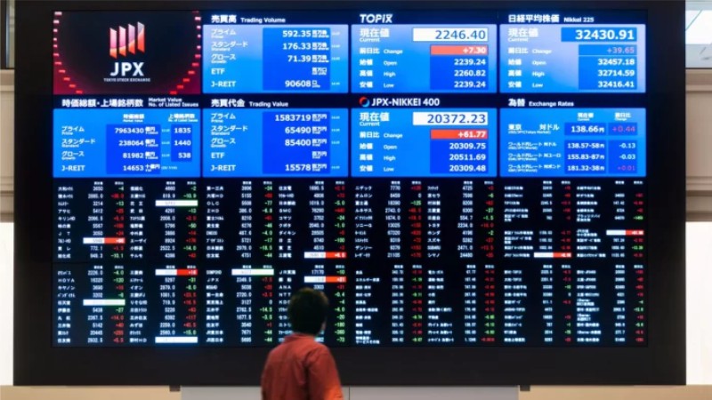 Nikkei Desaba 12.4% Maior Tombo Desde 87