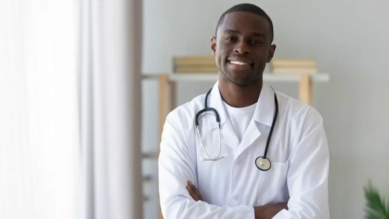 Hoje, Sexta-feira (18), Celebra o Dia do Médico