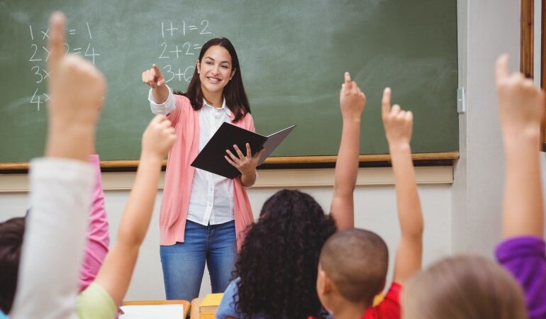 Hoje, Terça-feira (15), Celebra o Dia do Professor