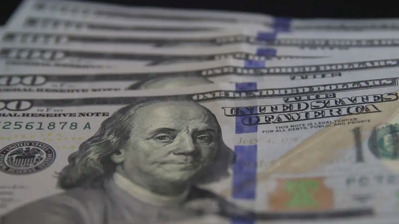 Dólar fecha perto dos R$ 6 e bate novo recorde