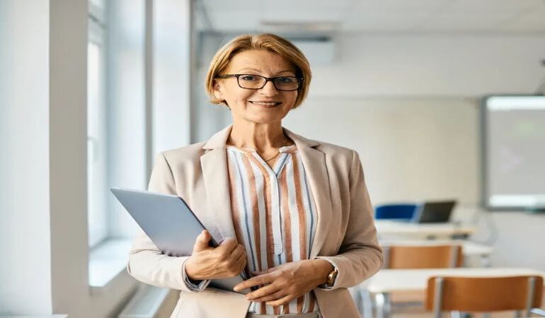 Hoje terça-feira 12 celebra o Dia do Diretor de Escola