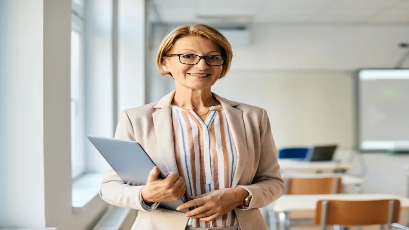 Hoje terça-feira 12 celebra o Dia do Diretor de Escola