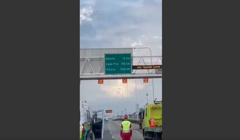 Ponte Rio-Niterói é fechada nos dois sentidos