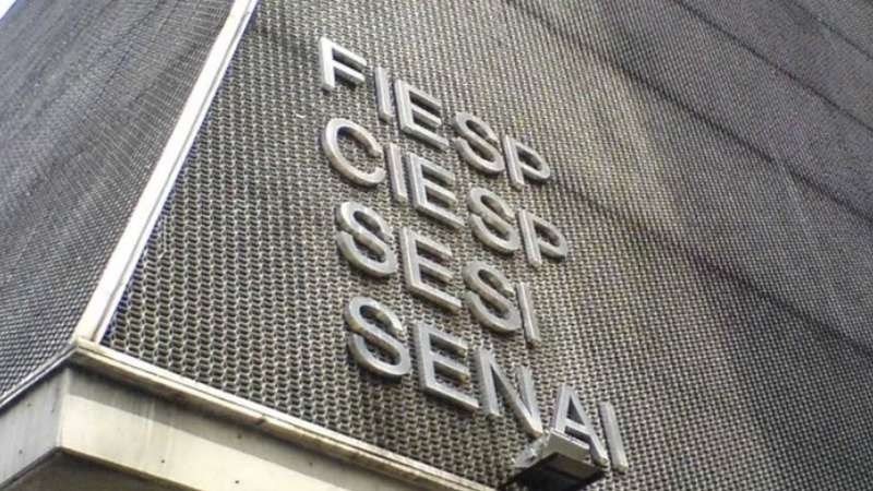 Bancos e indústrias criticam aumento do IOF