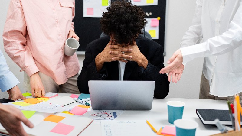 Transtornos psicológicos no trabalho chegaram a 470 mil