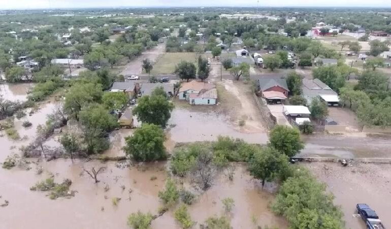 Texas sob alerta, mais de 80 morreram
