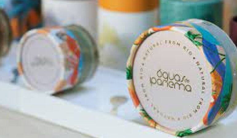 Brasileira lança maquiagem na Paris Fashion Week