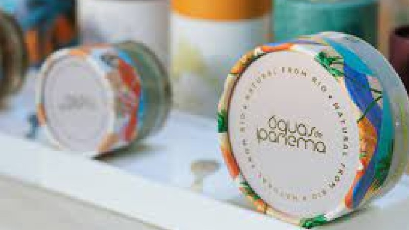 Brasileira lança maquiagem na Paris Fashion Week