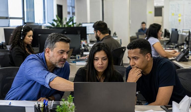 Agentes de IA assumem tarefas nas empresas